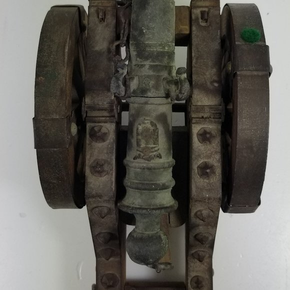 Vintage Spanish cannon replica wood base and copper cannon and steel studs - Picture 9 of 13